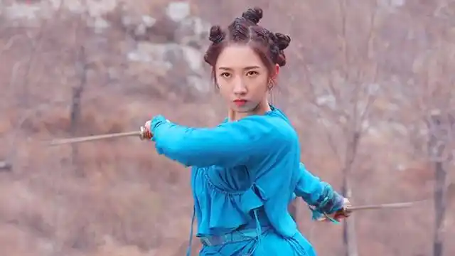 孟美岐版碧瑶最新造型雷人,眼神太犀利就如一个反派