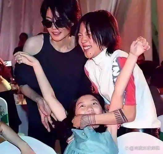 李亚鹏:我那"抽烟喝酒打麻将"的前妻王菲,竟是世上顶好的妈妈