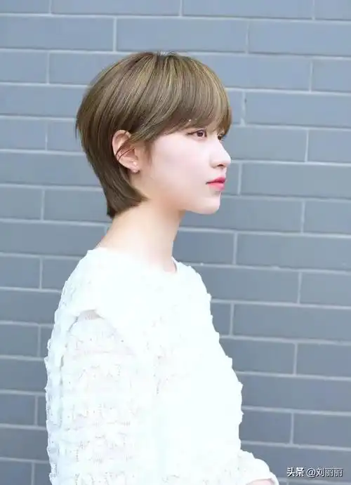 小脸发型图片女短发,2022推荐8款「短发造型」图鉴,利落清爽又修饰