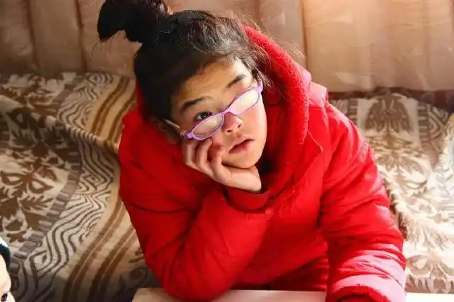 河南00后姐弟仨高度近视 加起来3300多度