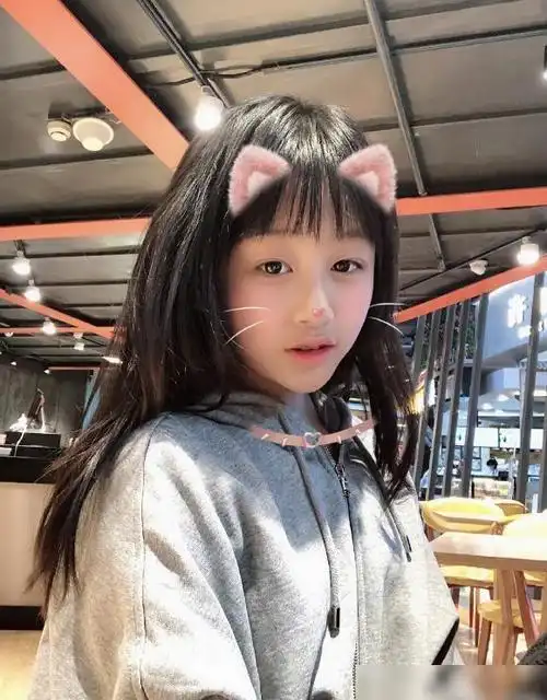 吴启华女儿11岁吴熙儿,年仅11岁粉丝2500,网友:这是要做网红吗