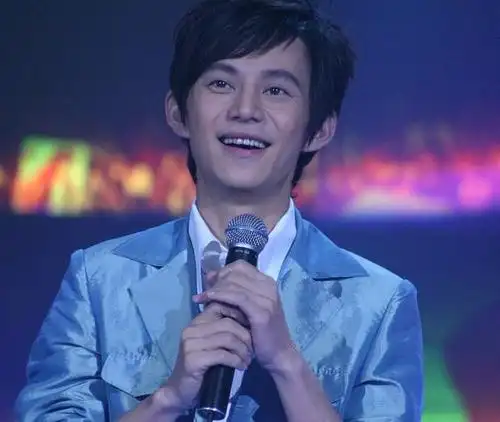 客观评价何炅收礼事件:不要让不正之风毒害年轻人