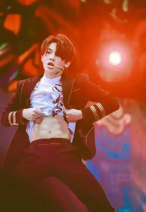 腹肌.走的太快就像龙卷风!