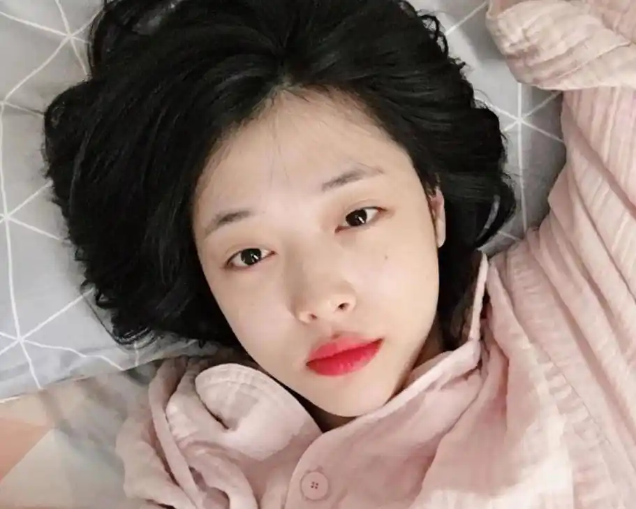 崔雪莉生前采访曝光谈韩国娱乐圈秘密被告知自己是一件产品