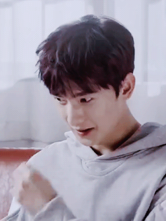gif 杨洋 哎呀这个小动作好可爱啊