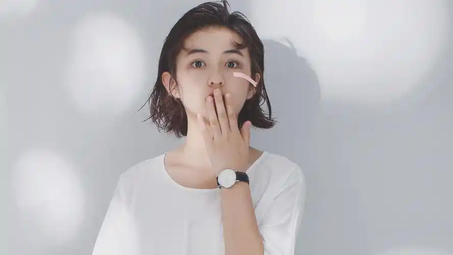 张子枫短发时尚风格写真