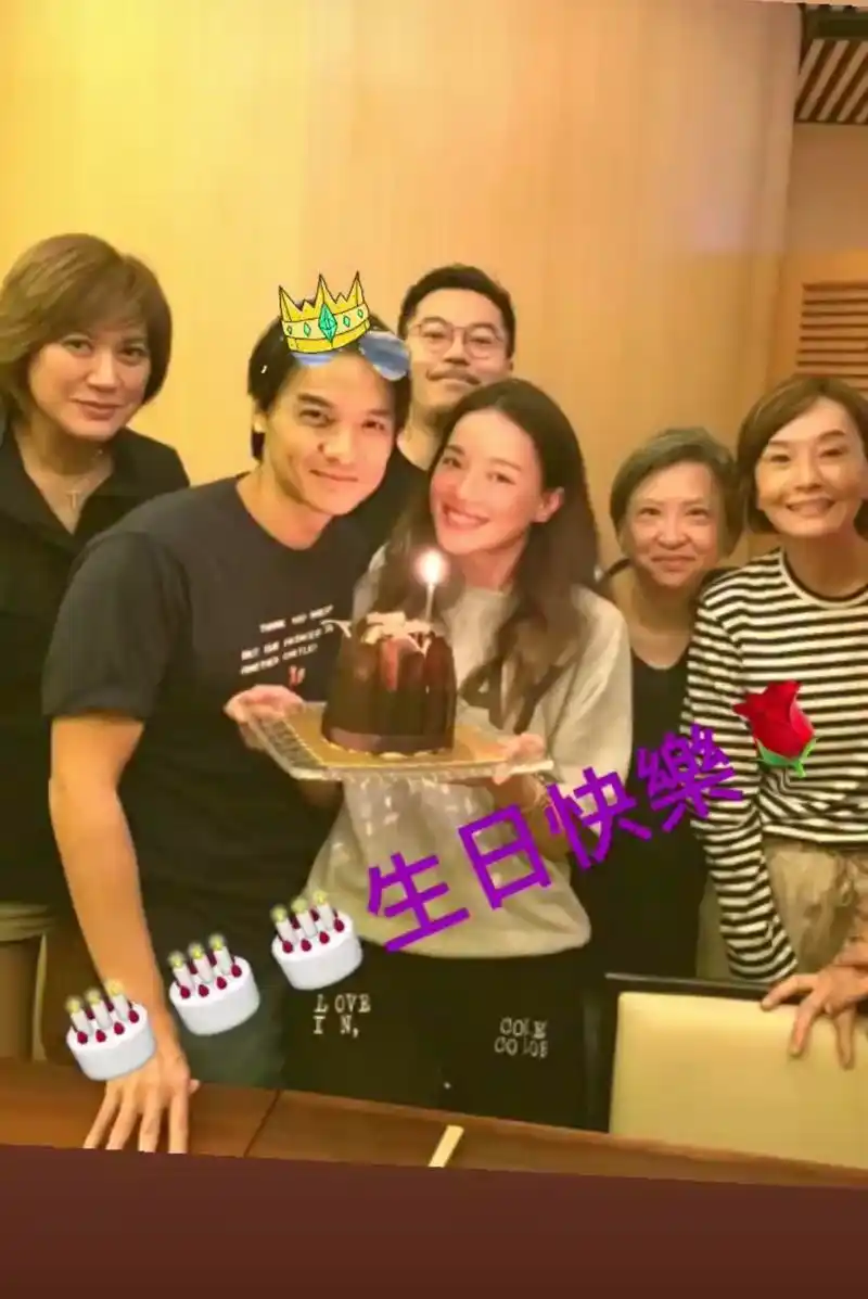 45岁冯德伦生日舒淇晒照生日会简单温馨冯德伦短发帅气依旧