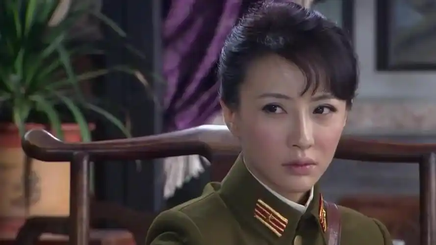 致命行动:傻小子假意投敌,还让女少佐帮她端菜,川野希子气坏了