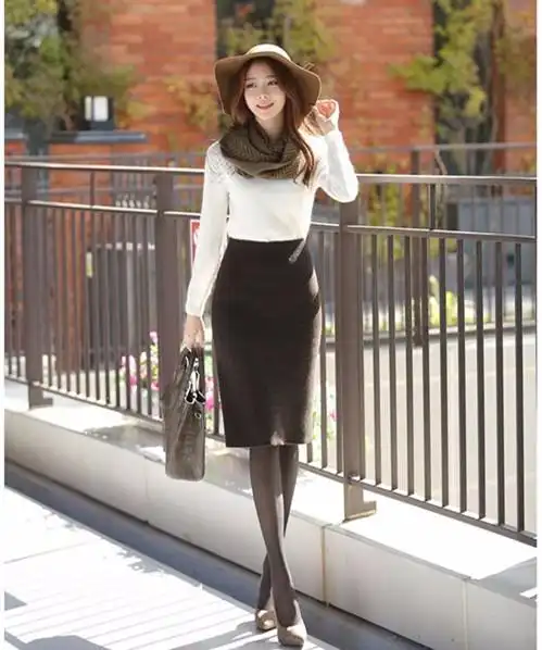 过膝短裙提到腰上,这招变长腿的方法百试百灵