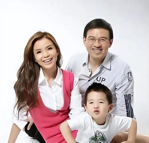 吴京儿子叫无所谓,靳东儿子叫靳小爷,但都不如杨澜儿女的名字!