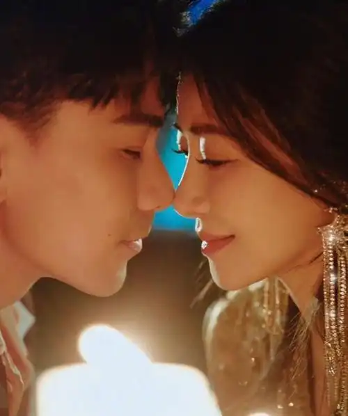 【结语】陈紫函与戴向宇的甜美婚姻,激发了众多网友对婚姻的美好憧憬