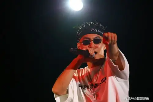 原创刘聪演唱会门票被秒空,不算说唱领军人物gai,国内rapper他最火