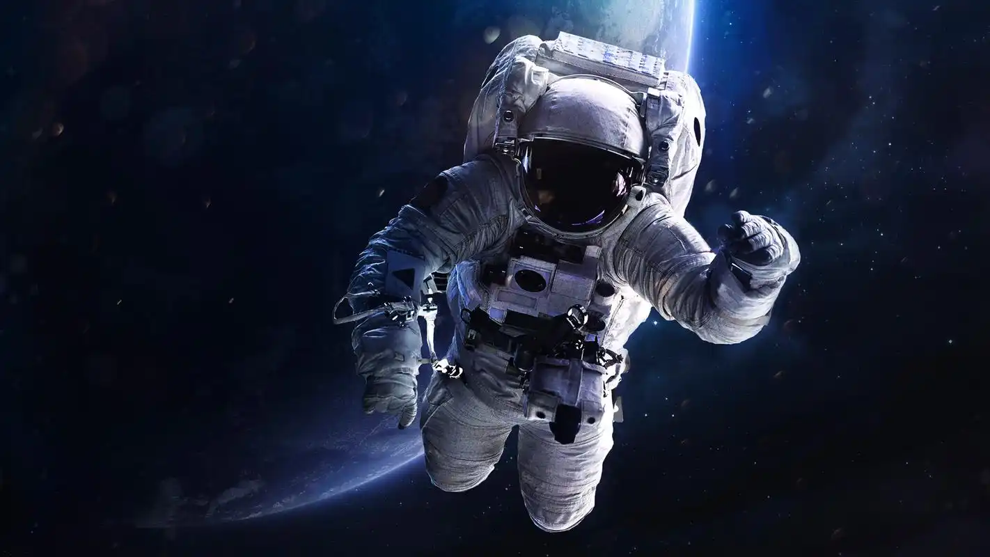 宇航员如何完成危险的太空行走?
