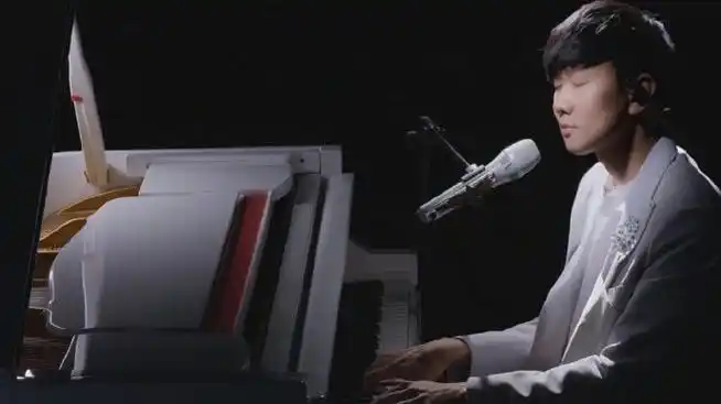 林俊杰超话#林俊杰官宣世界巡回演唱会#组图:弹钢琴的帅气@林俊杰你