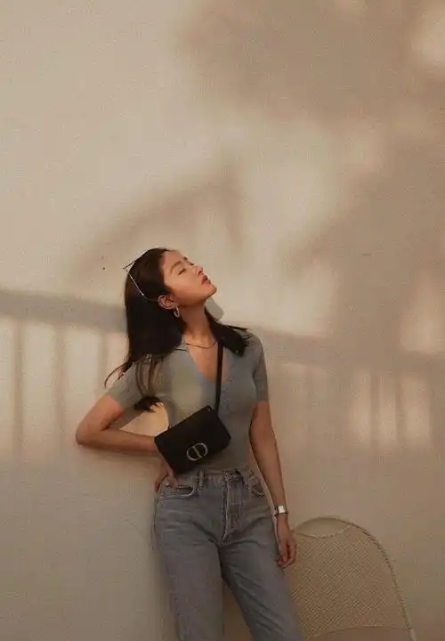 女人就要优雅范,杨采钰身材太性感,高腰开叉美腿秀不停|上衣|裙摆|吊