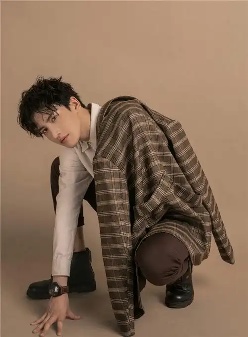 赵越最新写真曝光演绎青春态度