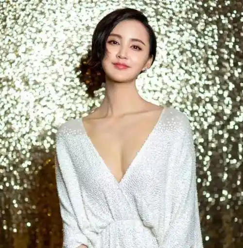 40岁张歆艺减掉"大肚腩",体重仅有80斤,明星减肥太拼了_身材_效果_饮