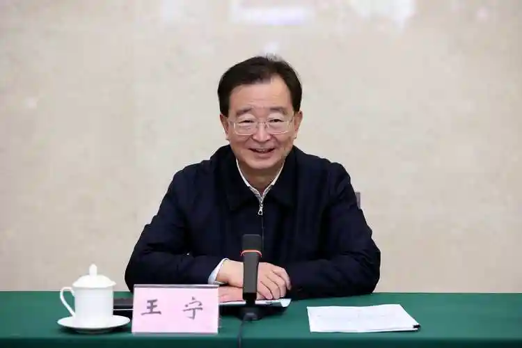 王宁与香格里拉青年创业联盟代表座谈时寄语全省广大青年为加强民族