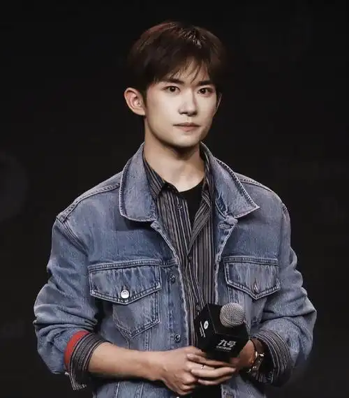 当看到徐正溪官宣退圈后我才明白易烊千玺说的那番话