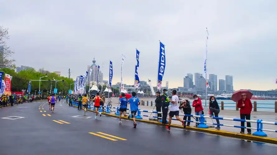 2021青岛马拉松现场充满激情和欢乐