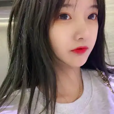 了解套璐璐的小伙伴应该知道,在她的自拍照当中,虽