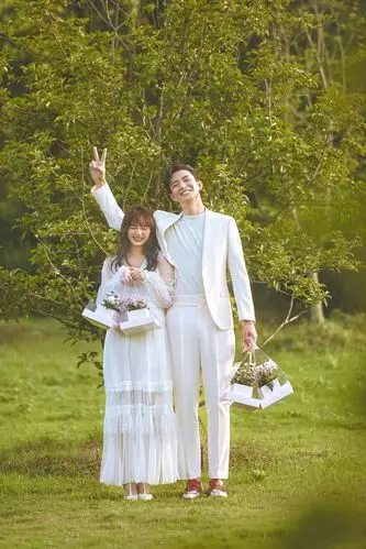 最有体验感的婚纱照之一就是森系婚纱照啦,能选入镜头的美景真的很多