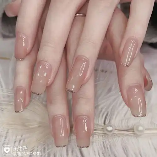 裸色方圆形简约美甲图片