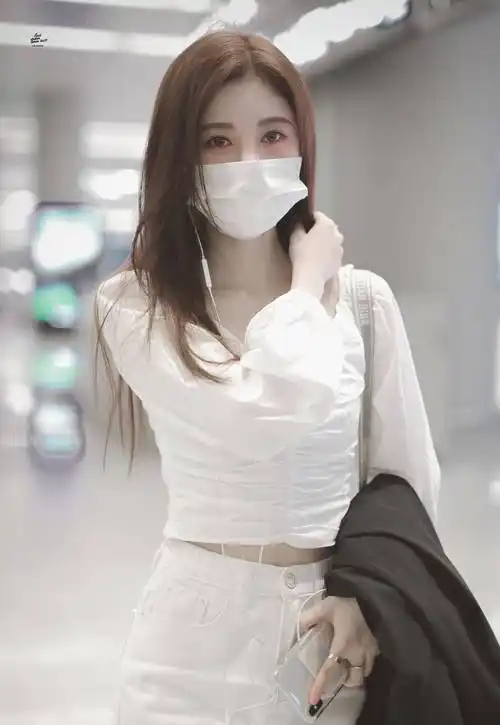 原创鞠婧祎私服穿搭美出新高度不愧是四千年难遇美少女