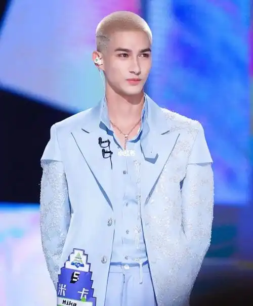 举个手让我看看09_创造营_米卡_猕猴桃_创造营2021米卡_娱乐_明星