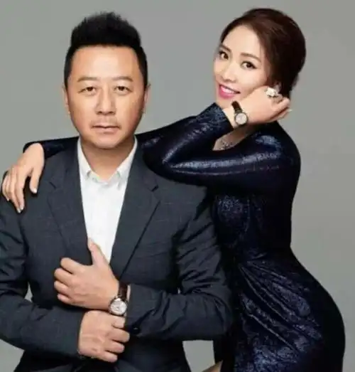 回顾演员郭涛:娶小17岁重庆美女李燃,婚后生一儿一女,幸福美满