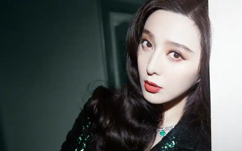 范冰冰优雅气质写真桌面壁纸