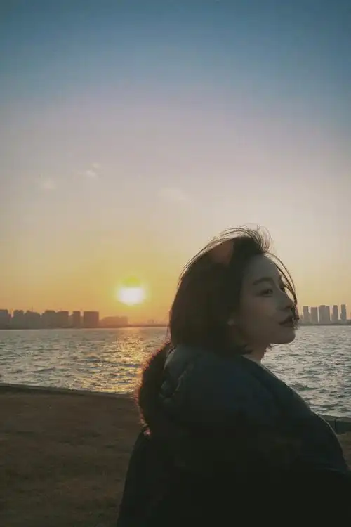 倪妮* 喜欢看姐姐随性自然的生活照,新壁纸有了