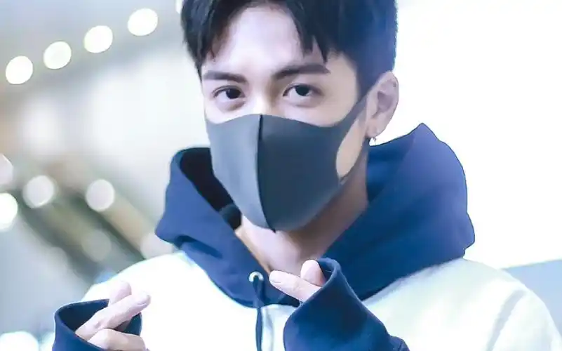 活动作品曾舜晞乖乖比心的奶晞晞