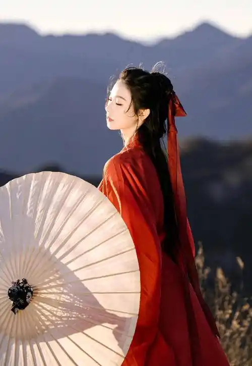 张艺凡红衣古风造型写真,清冷飘逸,灵动仙气_妹妹_感觉_行走