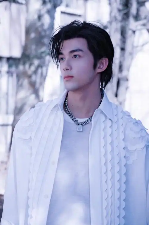 启航当风起时芭莎大片##吴磊白衬衫复古长发