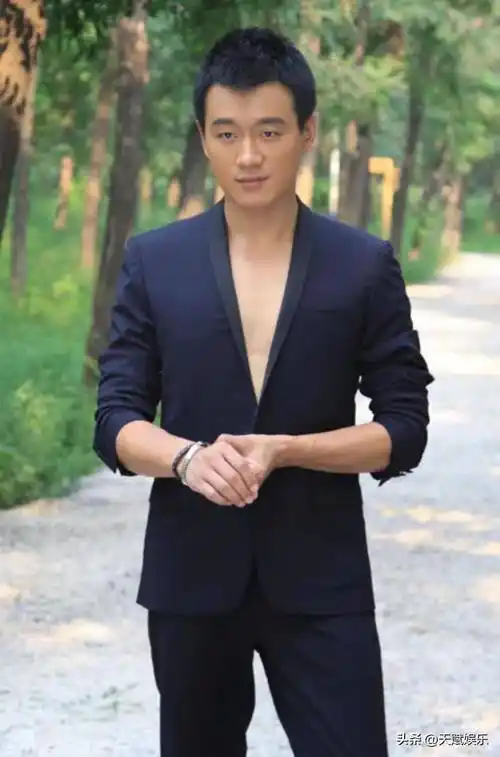 《奋斗》电视剧中陆涛饰演演员佟大为的25张写真美图片_观众_侵权