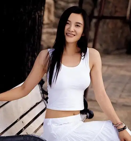 演员宋佳:坚韧与争议