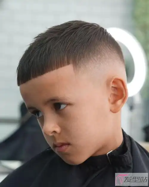 2020最帅小男孩发型,男宝两岁发型,6～8岁小帅哥发型 小男孩短发推荐