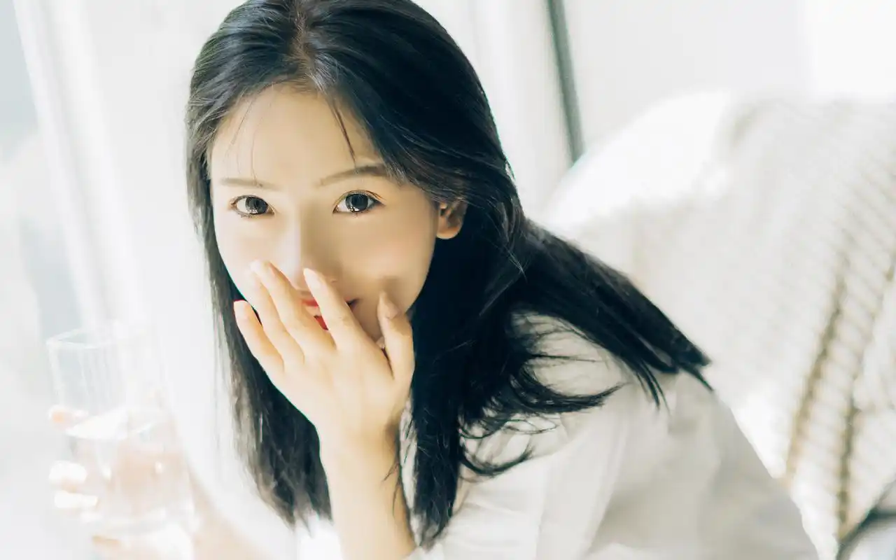 白衬衣性感美女私房撩人诱惑写真图片壁纸