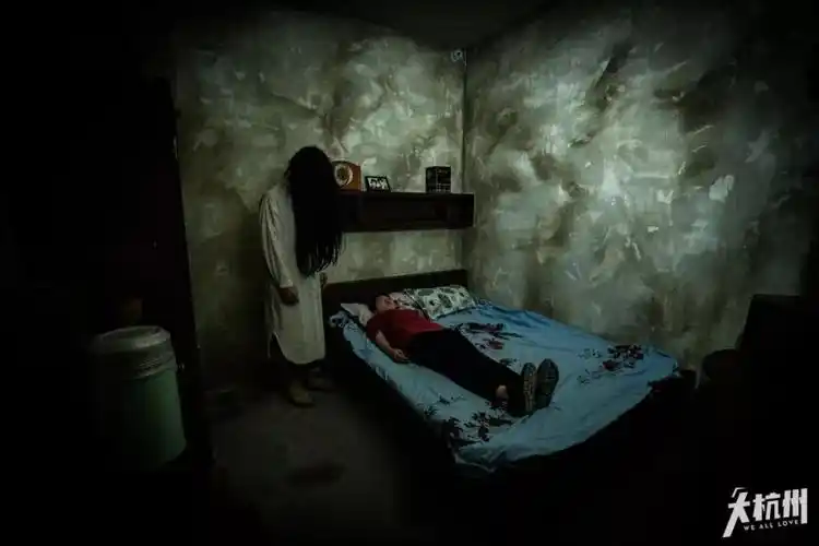 杭州市中心惊现"鬼打墙"怪相!