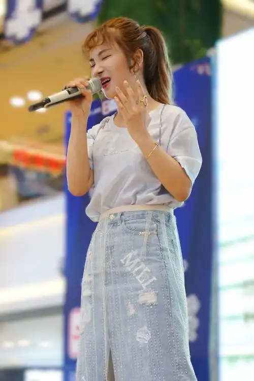 许佳慧献唱铜陵红星美凯龙人美歌甜为魅惑实名