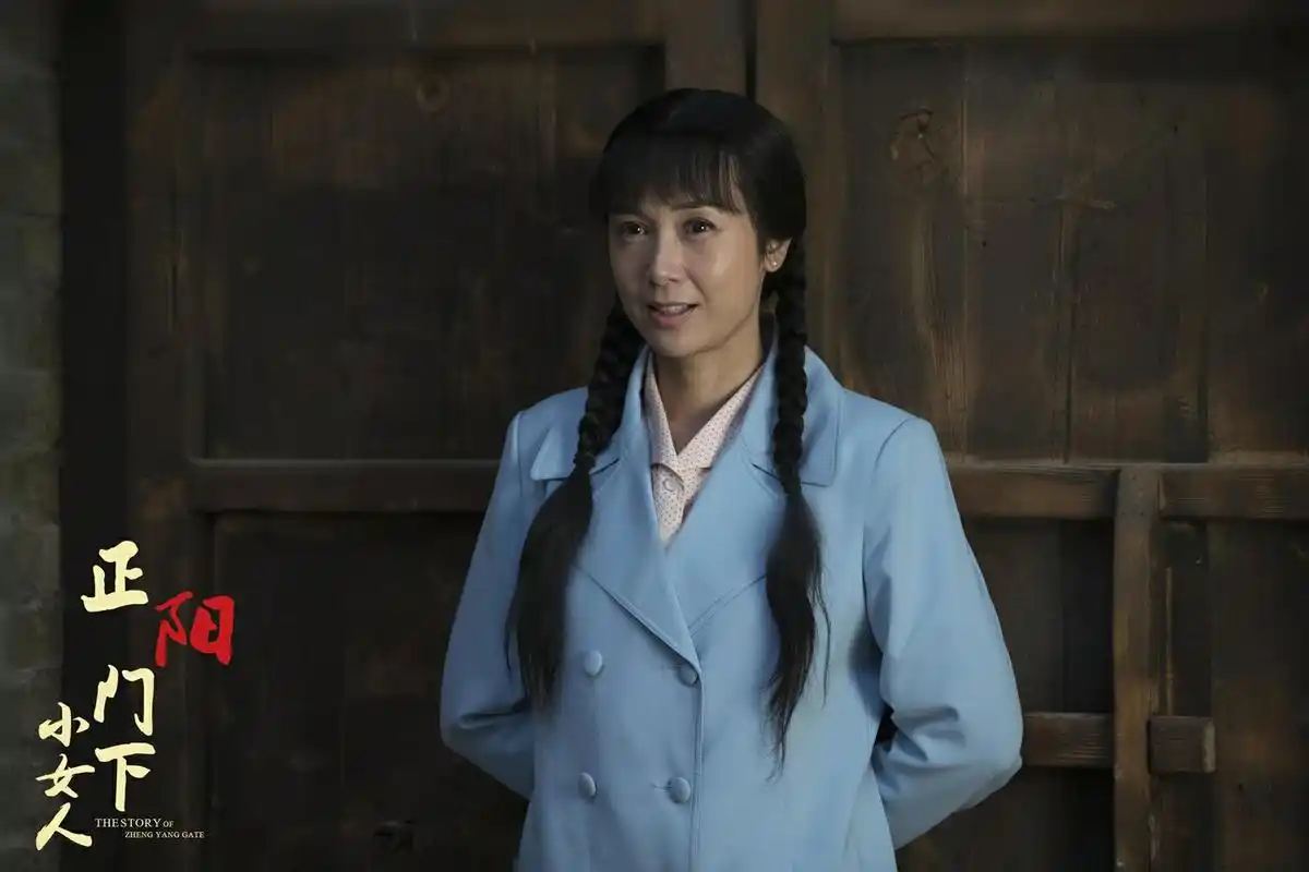 集体装嫩正阳门下小女人二十岁蒋雯丽遭吐槽