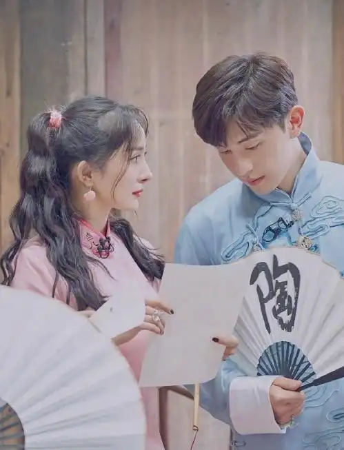 密室大逃脱杨幂因害怕抱住旁边的邓伦看到邓伦的反应爱了