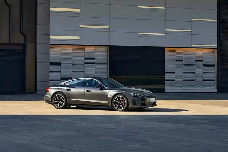 奥迪首款纯电gt跑车rs e-tron gt上市 售价146.88万元