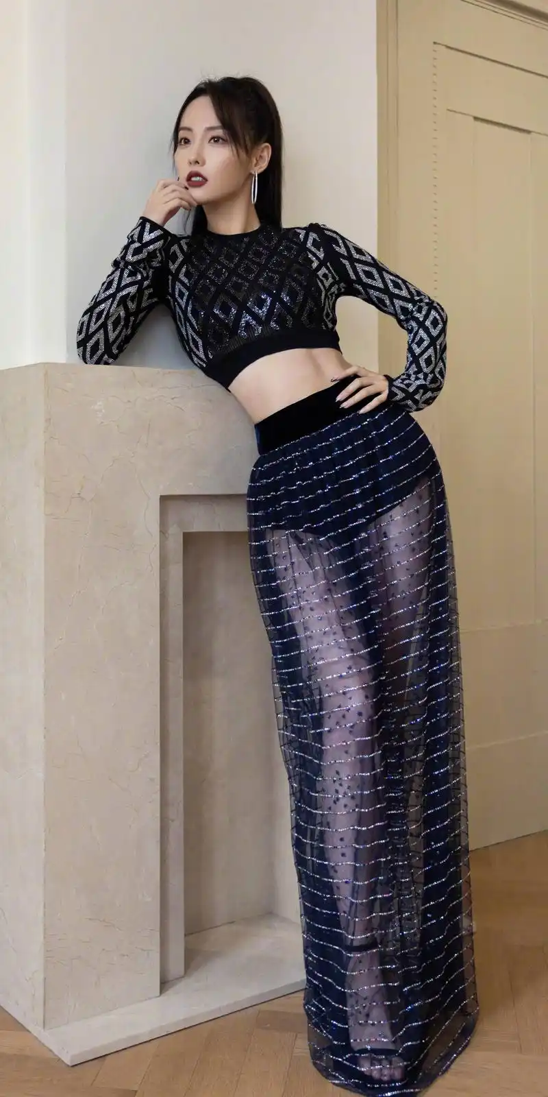 张嘉倪薄纱小蛮腰性感写真