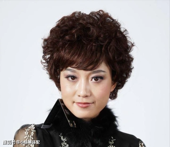 女人如果还没到60岁,这3款"大妈发型"尽量别留,会显老很多-时尚-中华