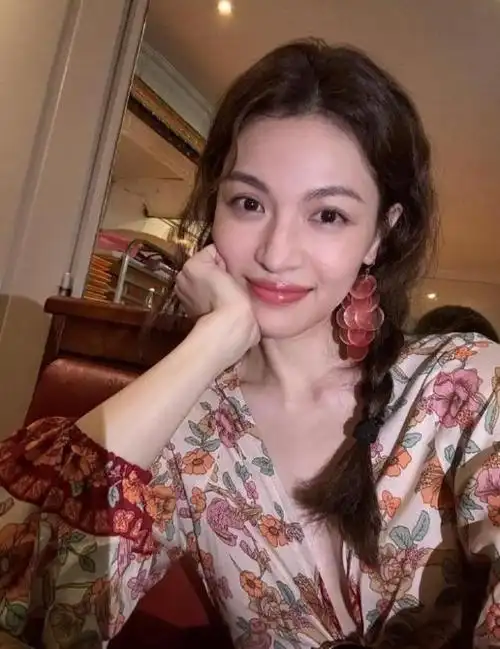 钟楚曦晒男友视角旅行照,穿比基尼秀身材,曲线完美零赘肉超养眼