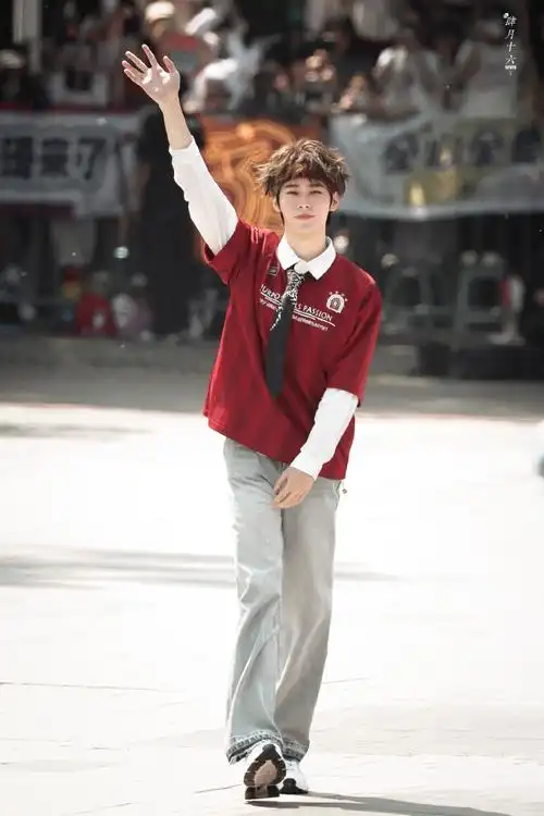 今日星拍放送##张真源跑男发带造型##奔跑吧