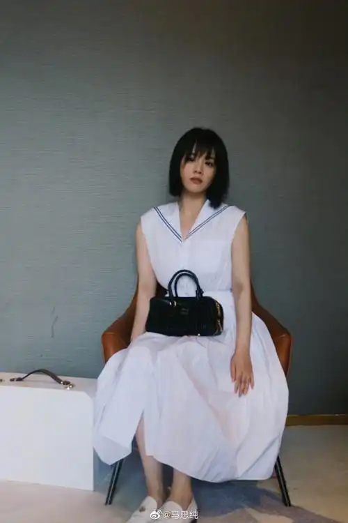 马思纯公园氧气感随拍～ 真的好清纯,好伤痛文学_高清图集_新浪网