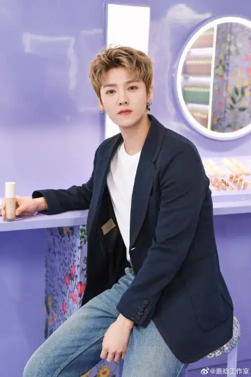 跟随古驰绮梦木兰的指引,与@gucci品牌代言人鹿晗@m鹿m,一起畅游#古驰